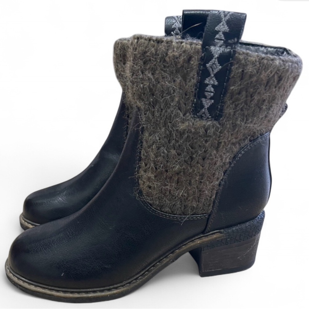 Mukluk black booties, like new